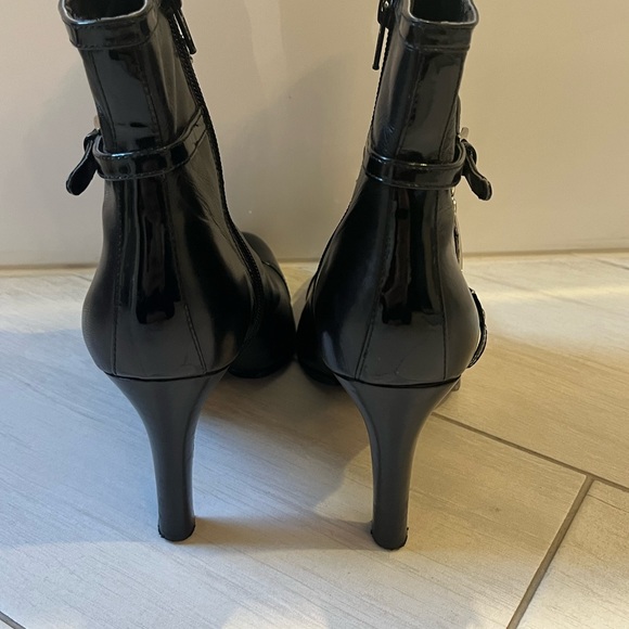 Lauren Ralph Lauren Black Leather Booties High Heel Patent Cap Toe Sz 8.5 - Picture 5 of 9